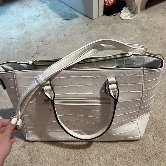White purse - Picture 3 of 4